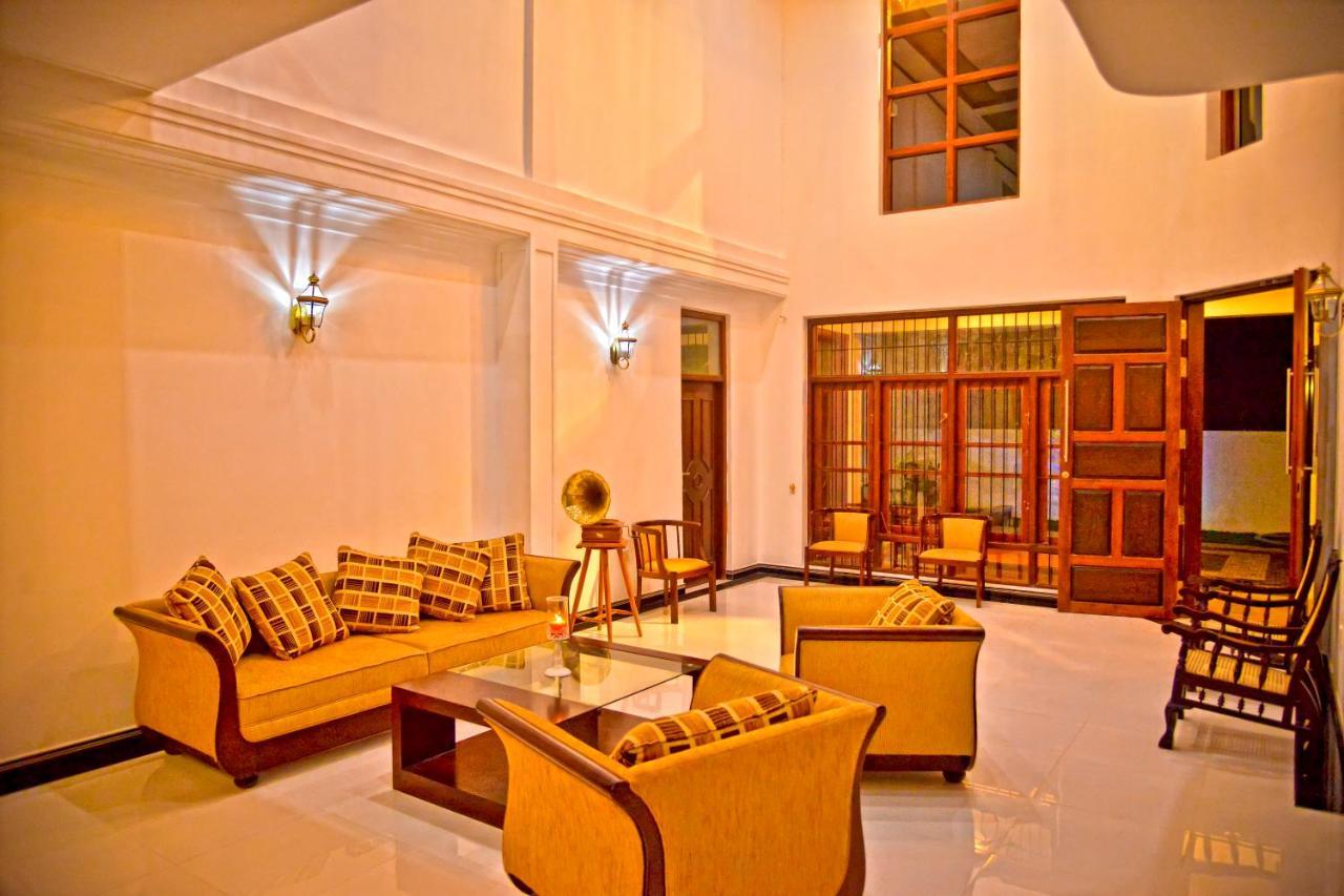 Siluni'S Villa อนุราธปุระ ภายนอก รูปภาพ